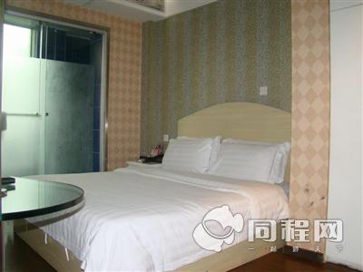 深圳V12缤纷快捷酒店图片豪华大床房