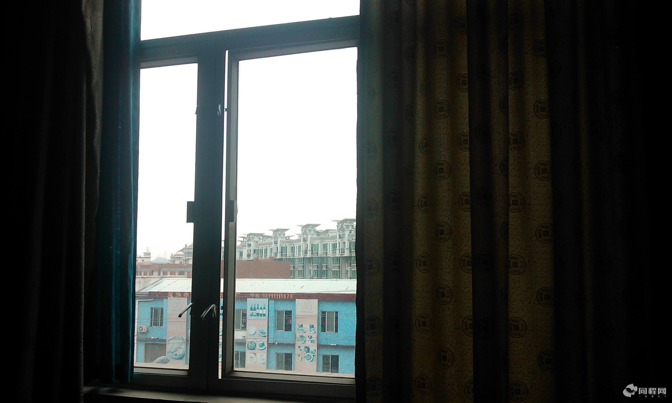 广州良典酒店图片从窗口往外看[由13810aygzfi提供]