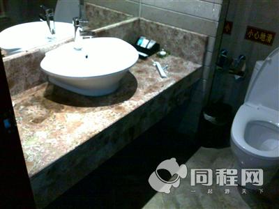 上海大亚湾商务酒店图片稍旧的卫生间[由13602vouhky提供]