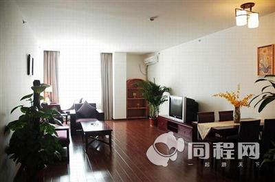 上海蓝天绿地城市商务酒店（共和新路店）图片套房外厅