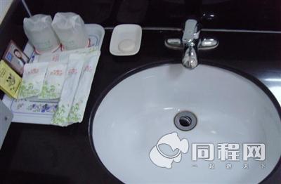 北京荣宝黄金酒店图片客房/卫浴[由15532ogwtvx提供]