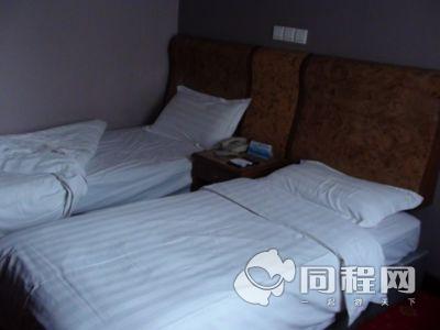 上海上服假日酒店（南京路步行街店）图片客房/床[由15067fjehyi提供]
