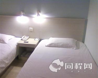 武汉坡地商务酒店（汉口武广店）图片客房/床[由13403gtneov提供]
