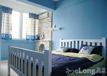 蓝色大床房