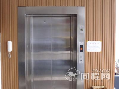 乌鲁木齐新鑫寓快捷宾馆图片电梯