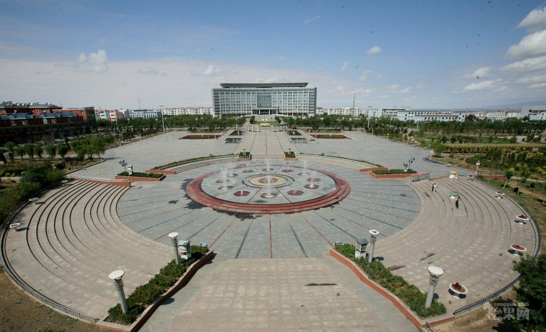 内蒙古乌海市乌达区乌兰布和路近路(工商局对面)