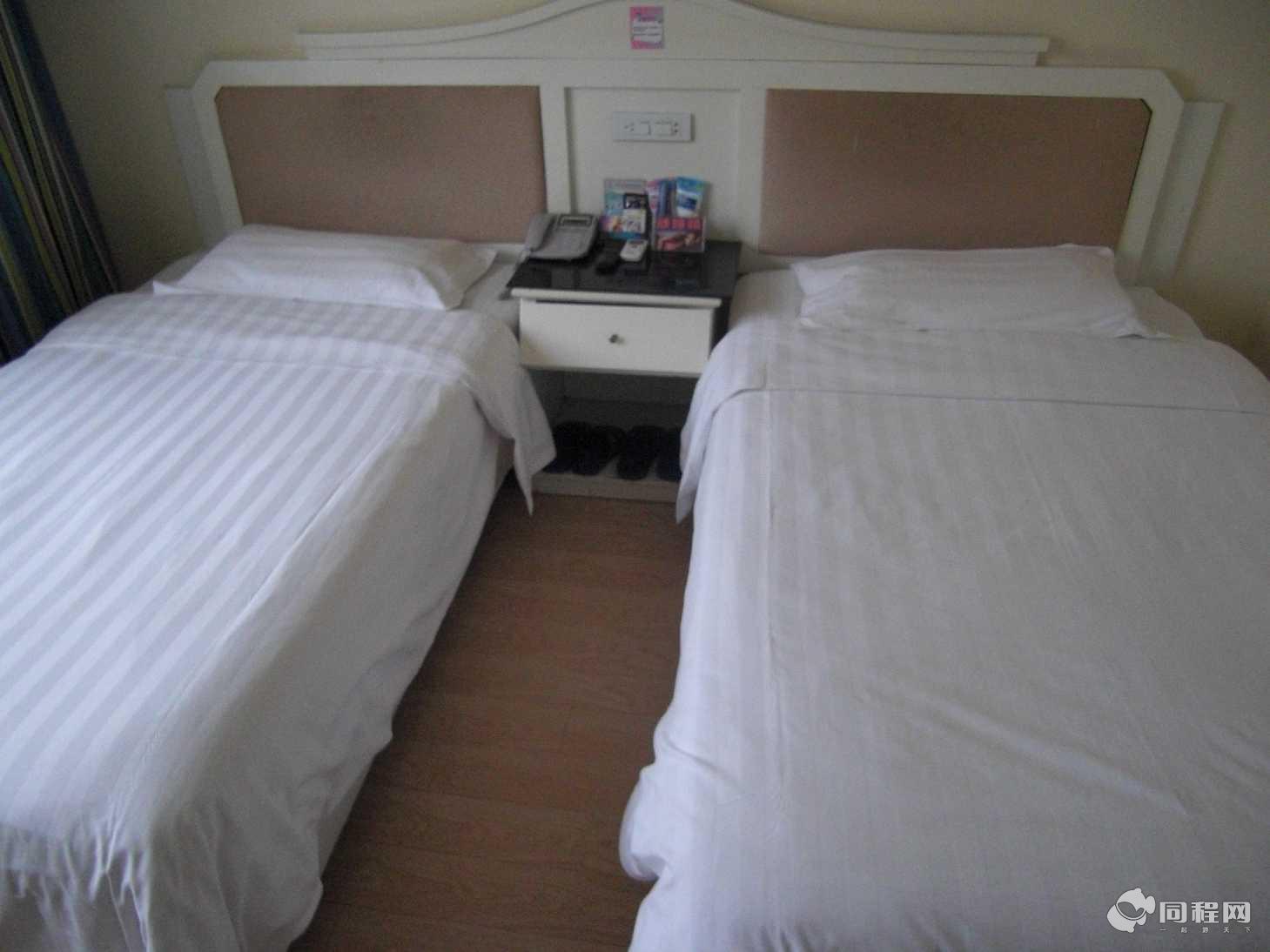 九江快乐7天酒店图片两张标准床 挺干净的[由球土美人鱼提供]