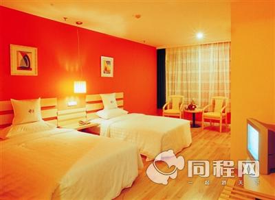 重庆喜百年酒店（江北店）图片客房/床[由15802zccwrb提供]