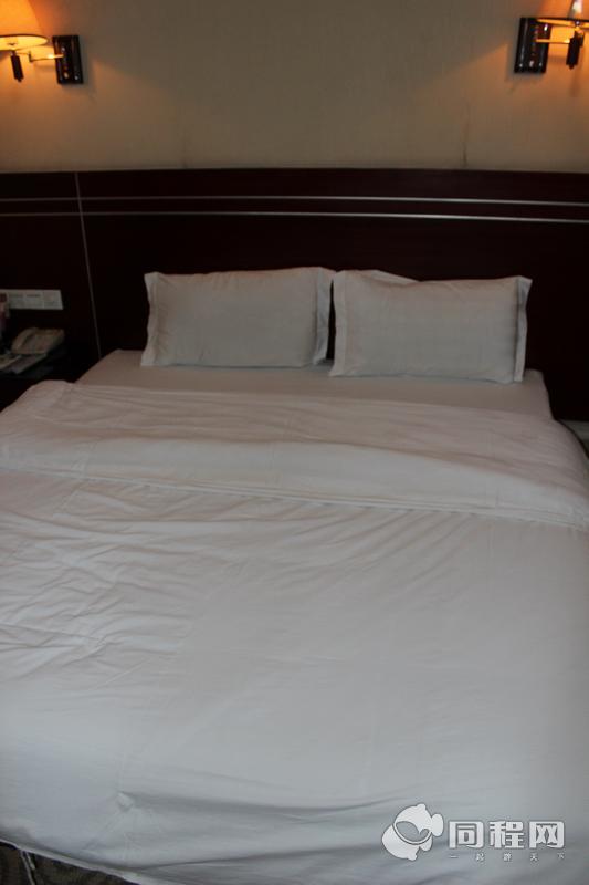 江门蓬江区湖滨酒店图片二人大床[由13912ajucra提供]