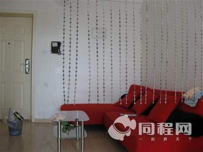 武汉紫晶城酒店公寓图片舒适套房客厅沙发[由13451rkuoeg提供]