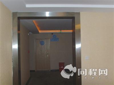鹰潭四海商务酒店图片走廊[由sxy704提供]