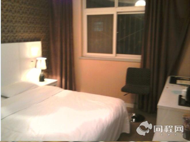 郑州小汤姆商旅酒店图片床[由liminhao99提供]