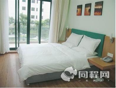 上海旅居快捷酒店（长寿路店）图片大床