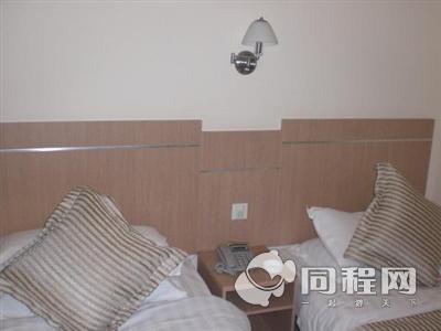 北京龙岗好家宾馆图片标准间床全景[由13815arbouu提供]
