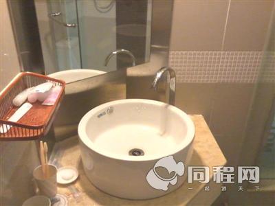 广州莫泰168连锁酒店（天河北路店）图片客房/卫浴[由13937oiictm提供]