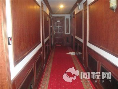上海上服假日酒店（南京路步行街店）图片走廊[由15042gmflap提供]