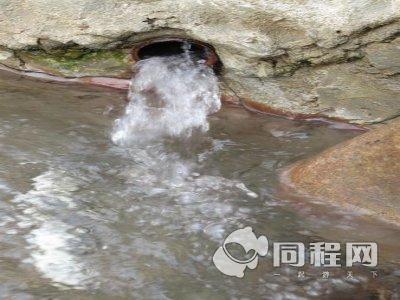 安庆岳西睡佛山温泉度假村图片温泉出水口
