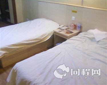 武汉坡地商务酒店（武昌街道口店）图片客房/床[由13403gtneov提供]