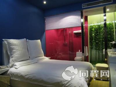杭州维客假日酒店图片客房/床[由13611drawxq提供]