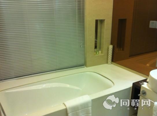 无锡红豆柏雅居全套房酒店公寓图片浴缸[由55364****提供]