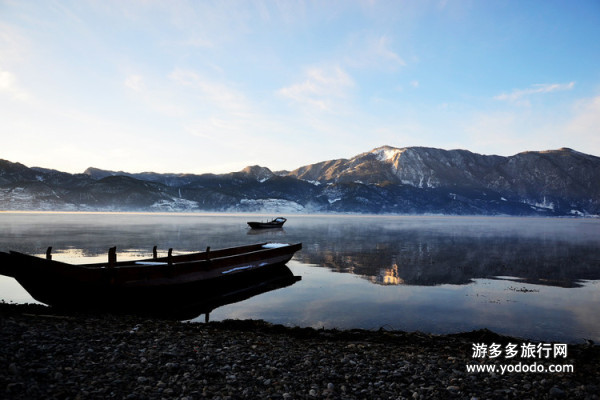 泸沽湖-湖光山舍照片