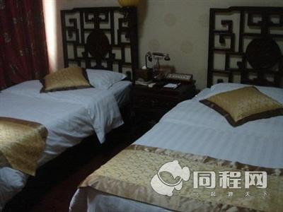 北京阳光老宅院酒店图片客房/床[由13821mmyshg提供]