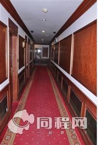 上海上服假日酒店（南京路步行街店）图片走廊[由18957smxlnr提供]