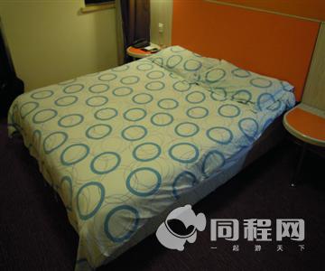 上海莫泰168连锁酒店（宝山友谊路店）图片客房/床[由danielzf提供]