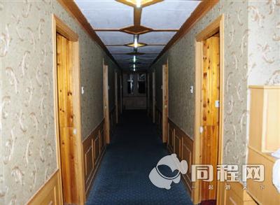 临安青松岭假日大酒店图片酒店走廊