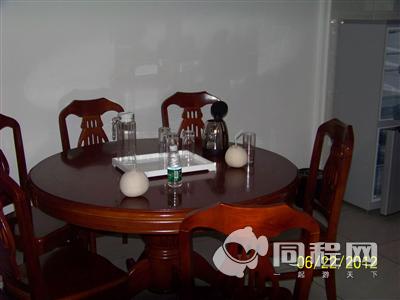 三亚金旅居度假公寓（三亚湾店）图片9F2餐桌1[由13917jhwbze提供]