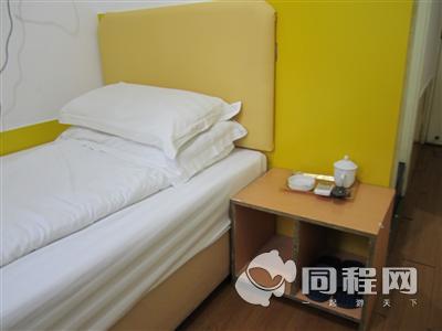 上海紫福商务旅馆图片客房/床[由dvgrt提供]