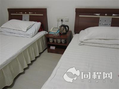 青岛阳地村时尚酒店图片客房/床[由13840nodmpr提供]