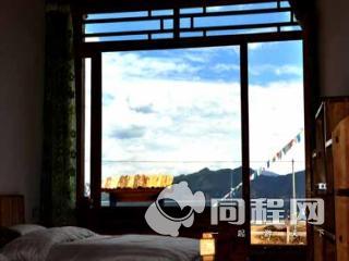 丽江泸沽湖中国湖边小屋客栈图片超大湖景标准间