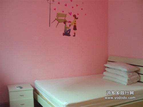 粉红色大床房
