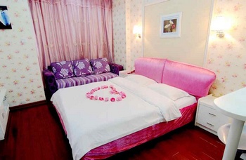 粉色系水床房