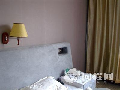 济南儒雅国际大酒店图片客房/床[由13562vbnqzi提供]