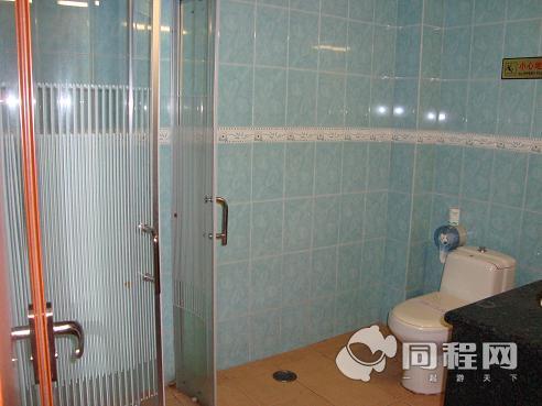广州品致尊酒店图片浴室[由15979ndvblb提供]