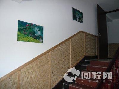 溧阳南山竹海石岩里老饭店图片楼梯