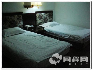 临安青山绿水大酒店图片客房/床[由13958kpyewz提供]