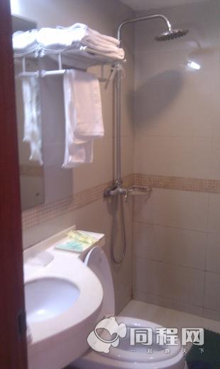 上海悦客旅店图片大床房的浴室[由15155psbqaf提供]