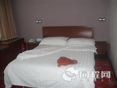 上海上服假日酒店（南京路步行街店）图片客房/床[由15042gmflap提供]