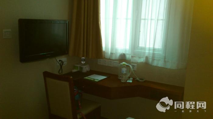 南京格林豪泰酒店（中华门地铁站快捷店）图片桌子+电视[由游走在天际的小猪提供]