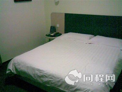 郑州莫泰168连锁酒店（二七广场店）图片客房/床[由13253vlcoer提供]