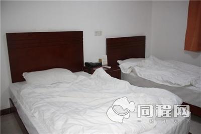 上海都市假日酒店（全红店）图片客房/床[由1393127****提供]