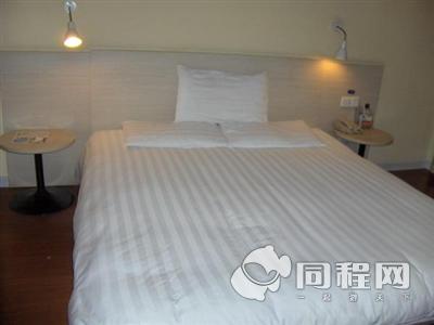 上海汉庭酒店（大木桥店）图片客房/床[由13691jxoscz提供]