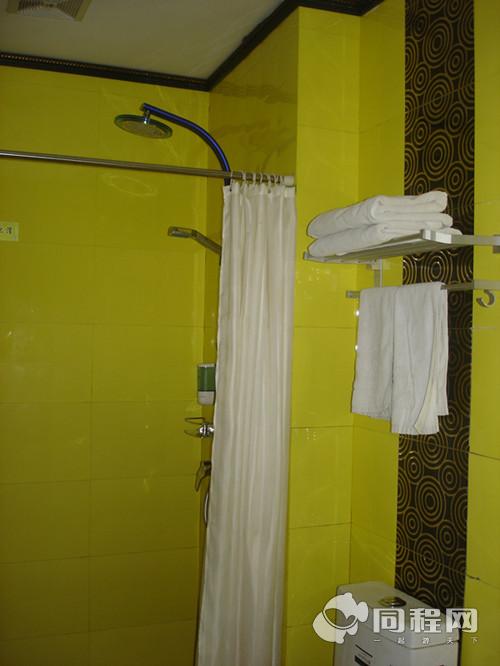 南京尚客快捷酒店图片浴室[由13176druhnd提供]