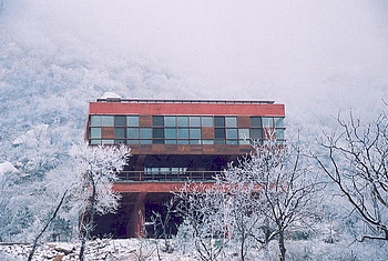红房子-雪景