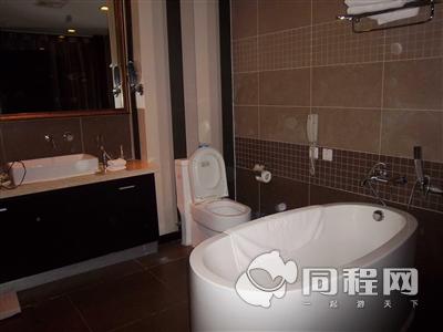 北京金龙建国温泉酒店图片客房/卫浴[由13501vjrreo提供]