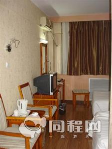 北京荣宝宾馆图片客房/床[由凌凌提供]