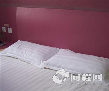 上海安悦酒店（华师大店）（上海莫泰168连锁酒店（宁夏路店））图片特价大床房床[由yokocat提供